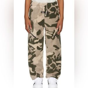 FEAR OF GOD ESSENTIALS 
Kids Beige Camo Lounge Pants